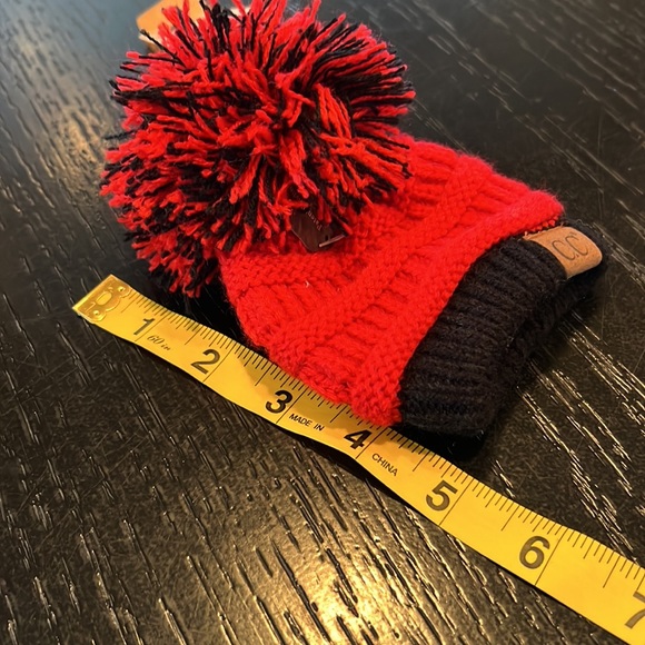 C.C Knit Hat Keychain with Pom Pom - Picture 6 of 6